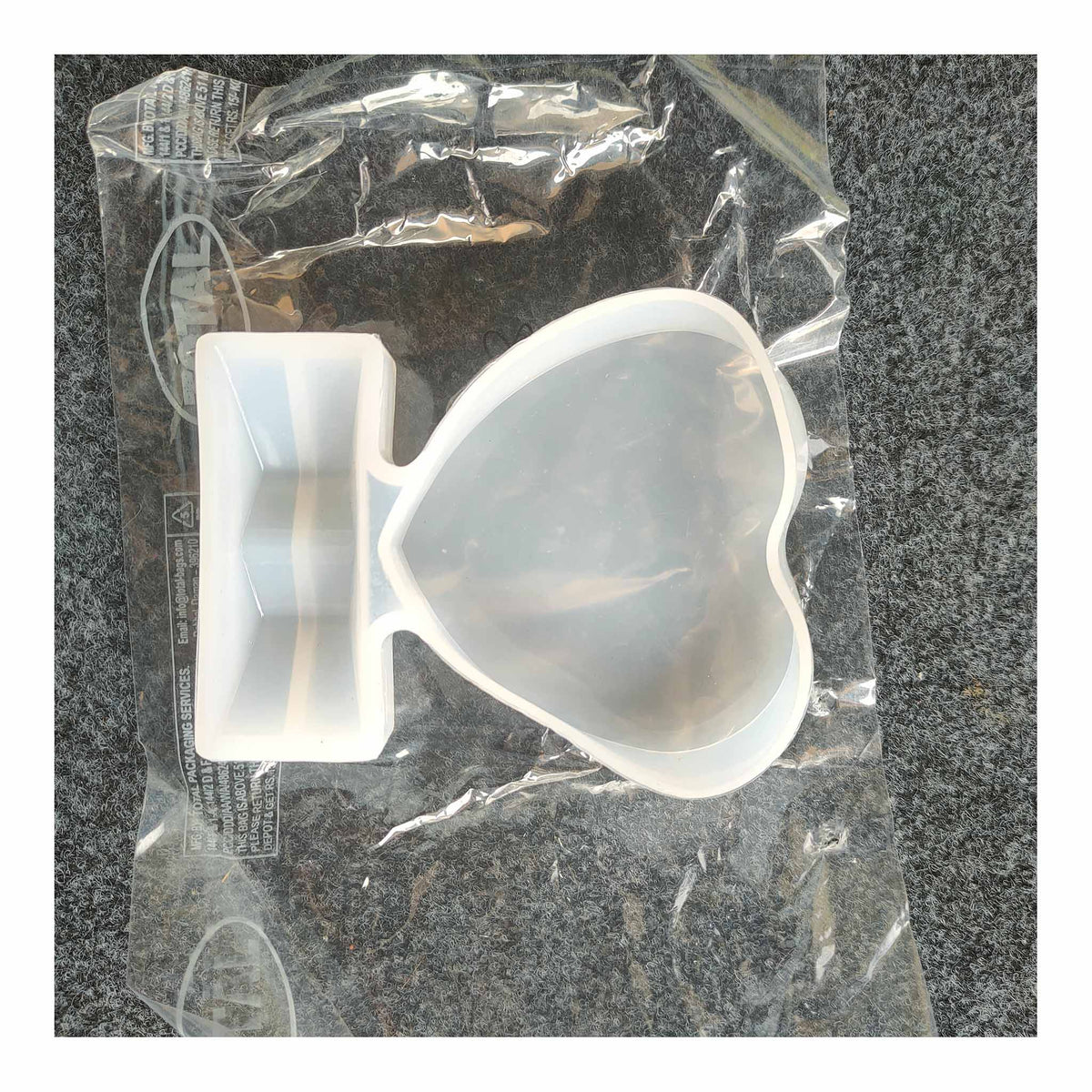 5.5-Inch Heart Photo Stand Silicone Mold