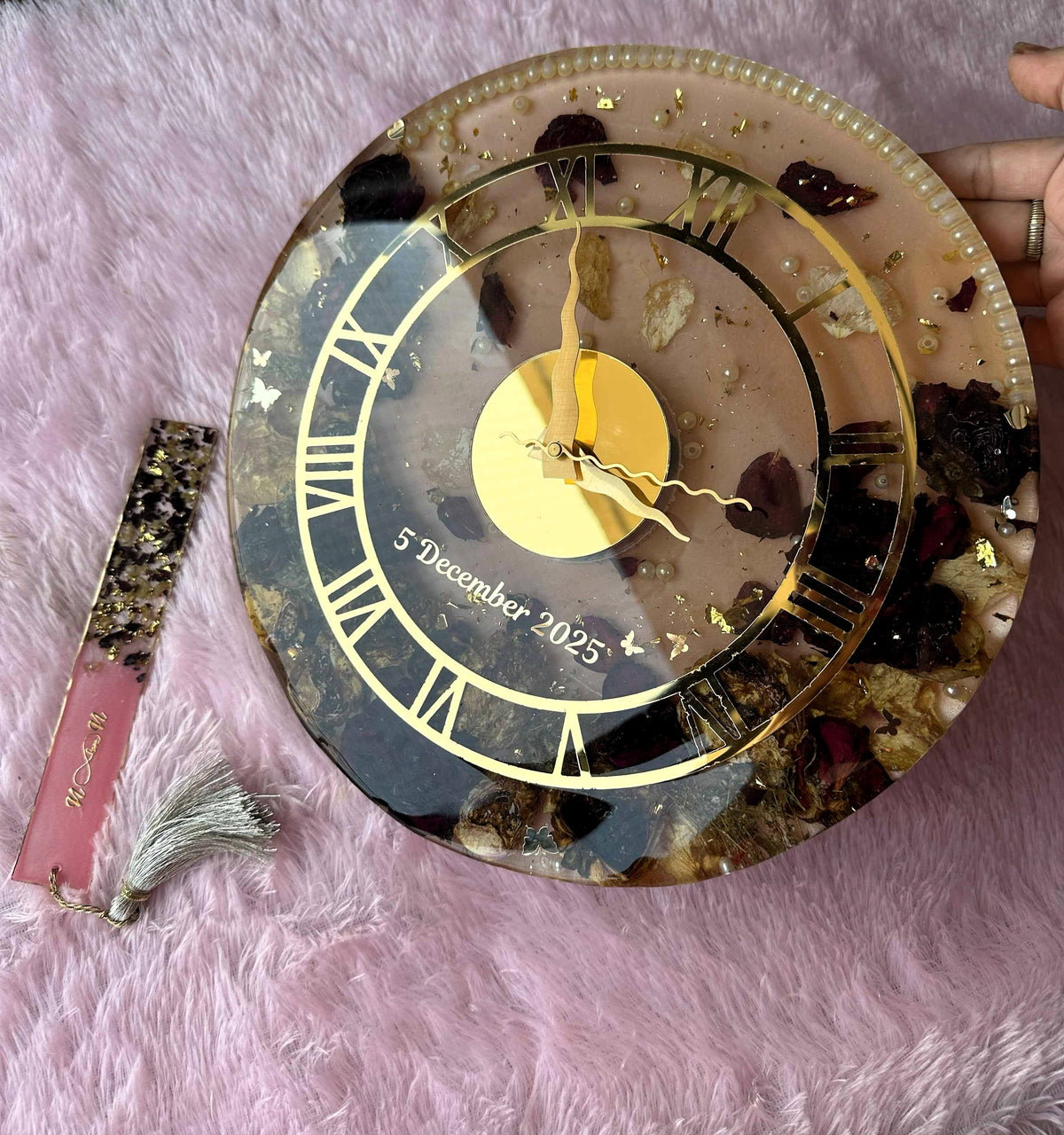 Custom Round Resin Varmala & Flower Preservation Wall Clock